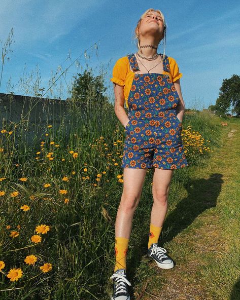 Cottage Core Aesthetic Outfit, Unknown Aesthetic, Denim Dungaree Shorts, Vintage Aesthetic Outfits, Sunflower Outfit, Dungaree Shorts, Cottage Core Fashion, Wild Sunflower, Core Outfits