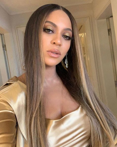 The Best Beauty Instagrams of the Week: Beyonc¨¦, Alicia Keys, and More - Vogue Guys With Green Eyes, Best Airbrush Makeup, Beyonce 2013, Airbrush Makeup Kit, King B, Beyonce Hair, Beyoncé Giselle Knowles-carter, Beyoncé Giselle Knowles, Online Photo Gallery