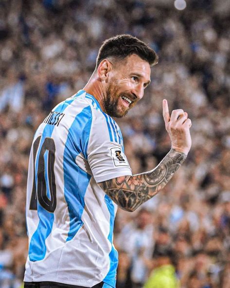 𝗞𝗶𝗻𝗴 𝗟𝗲𝗼 𝗠𝗲𝘀𝘀𝗶 ⭐ . . ✅ @mahfujempire . . #messi #messi10 #leomessi #LM10 #mahfujempire #lionelmessi #kingmessi #argentina #argentinant #Goatmessi Leo Messi Argentina, Cristiano Ronaldo Messi, Cristiano Ronaldo And Messi, Ronaldo Messi, Lionel Andrés Messi, Messi Argentina, Messi 10, My Wife Is, Life Expectancy