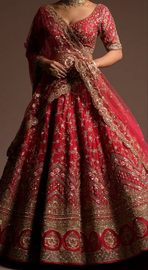 Sahara Suit, Bridal Lehenga Design, Indian Clothes Women, Red Wedding Lehenga, Indian Wedding Reception Outfits, Red Bridal Lehenga, Suit Neck, Wedding Reception Outfit, Reception Outfits