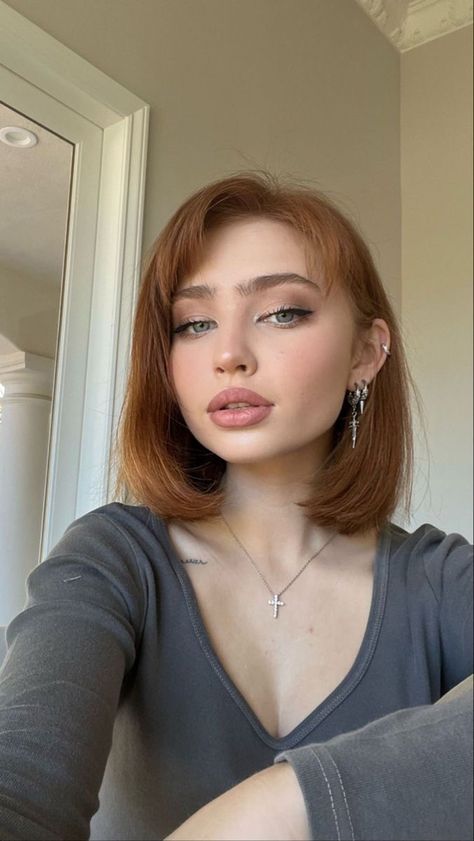 Short Copper Hair, Rich Girl Style, Mekap Mata, Ginger Hair Color, Smink Inspiration, Fotos Goals, Penteado Cabelo Curto, Auburn Hair