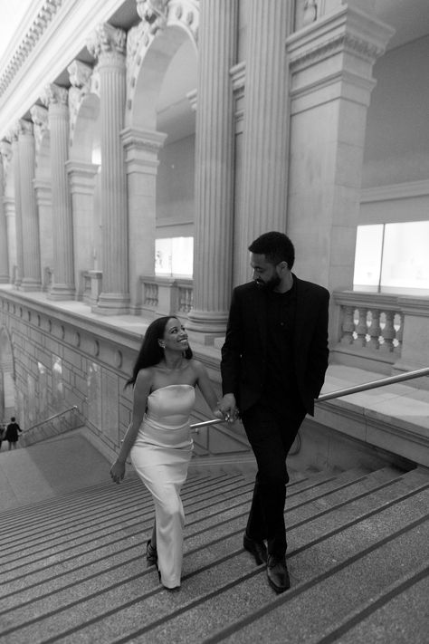 Yousra and Kirubel had a beautiful engagement photoshoot at the Metropolitan Museum of Art in New York City, and it was simply timeless! Discover inspiration for your engagement session with this beautiful shoot at The Met! From stunning outfits to romantic poses, you'll find it all here. Save this pin for more inspiration! Engagement Photo Shoot Poses, City Engagement Pictures, Romantic Poses, Classy Engagement Photos, Engagement Announcement Photos, Engagement Photography Poses, Cute Engagement Photos, Couple Engagement Pictures, City Engagement Photos