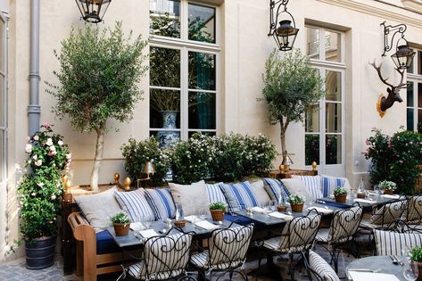 https://www.alfredoparedesstudio.com/ralphs-paris Alfredo Paredes, Terrace Restaurant, Paris Restaurants, Emily In Paris, French Garden, Back Patio, Outdoor Rooms, Outdoor Entertaining, Restaurant Design