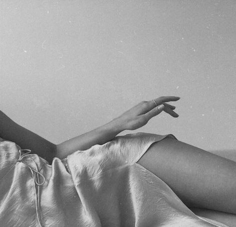 #art #inspo #satin #slipdress #photography #blackandwhite #aesthetic White Photo, A Black, A Woman, Black And White, Bed, White, Black