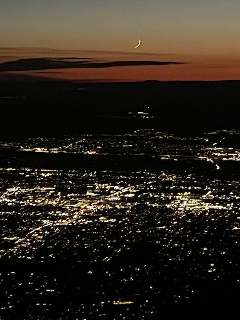 Pictures of New Mexico | Moon over Albuquerque from the Sandia Peak tram Albuquerque New Mexico Aesthetic, New Mexico Aesthetic, Southwest Aesthetic, New Mexico Albuquerque, American Aesthetic, Mexico Aesthetic, Aesthetic Nurse, Albuquerque News, Turn Blue