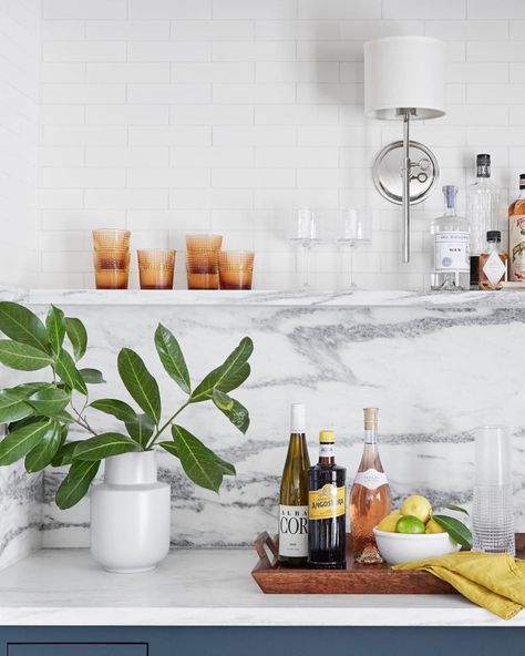 6 Things To Consider When Choosing Backsplash Tile | Bedrosians Tile & Stone Wet Bar Decor, Home Interior Layout, Farmhouse Pantry Labels, Kitchen Decals, Farmhouse Pantry, Interior Layout, Farmhouse Decor Kitchen, Emily Henderson, Bright Kitchens