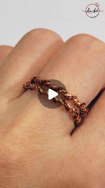 Lan Anh Handmade on Instagram: "Making jewelry for beginners | Super simple twisted ring from copper wire #shortsvideo #handmade" Diy Wire Wrapped Rings Tutorials, How To Make Rings Diy, Copper Wire Rings, Jewelry For Beginners, Twisted Jewelry, Diy Wire Wrapped Rings, Wire Rings Tutorial, Twisted Wire Rings, Diy Wire Rings