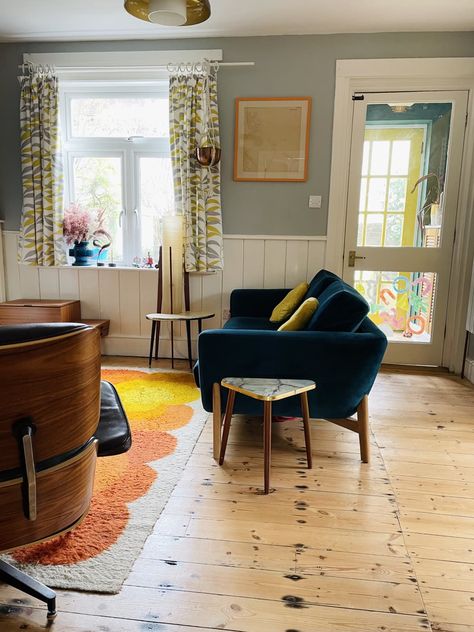 Ercol Dining Table, 1950s Sofa, New Classic Design, 60s Interior, Navy Living Rooms, One Bedroom Flat, 70s Design, Cottage Interior, Retro Interior