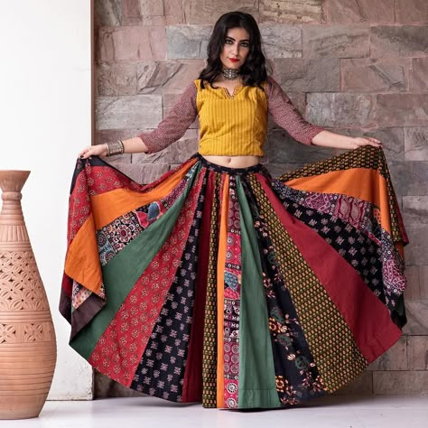 Come visit the Mishra concept to glamour your navratri with an exclusive blend of modern yet traditional wardrobe. Komal Gulabani's most… Lehnga Designs Multi Color, Colorful Chaniya Choli, Gagara Choli Design, Printed Chaniya Choli, Garba Dresses, Choli Pattern, Dandiya Dress, Choli Blouse Design, Chaniya Choli Designs