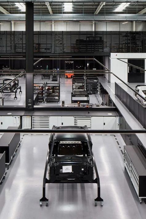 Most Architecture has created a factory for electric car start-up Charge Cars. Car Factory, Car Showroom Interior Design, Car Dealership Architecture, Cars Showroom Architecture, Car Manufacturing Factory, Open Kitchen Restaurant, Factory Layout, Byd Car Showroom, Warehouse Interior