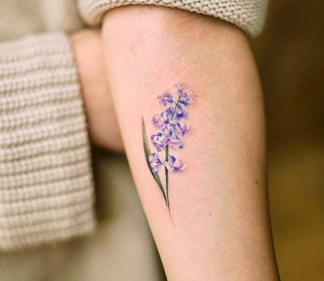 Hyacinth Flower Tattoo, Hyacinth Tattoo, Tattoo Symbolism, Lilac Tattoo, Hyacinth Flower, Flower Tattoo Meanings, Armband Tattoo Design, Red Tattoos, Floral Tattoo Design