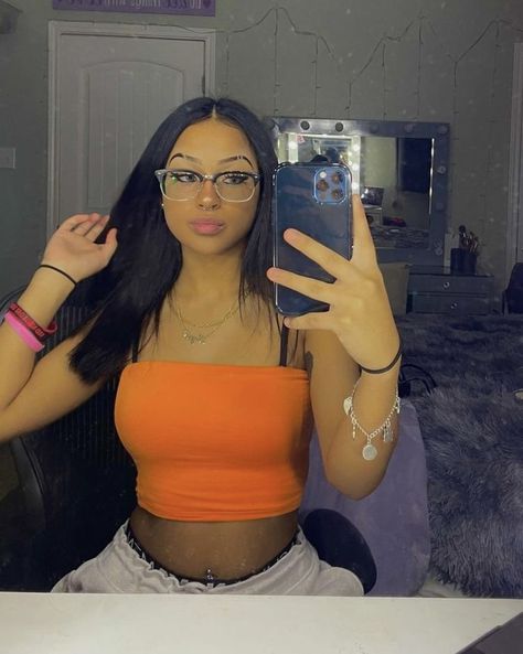 Prettyluhhazel Instagram, Fine Latina Girl, Skater Girl Aesthetic, Harlem Nyc, Dd Osama, Mirror Pictures, Swag Girl Style, Cute Comfy Outfits, Ideas For Instagram Photos