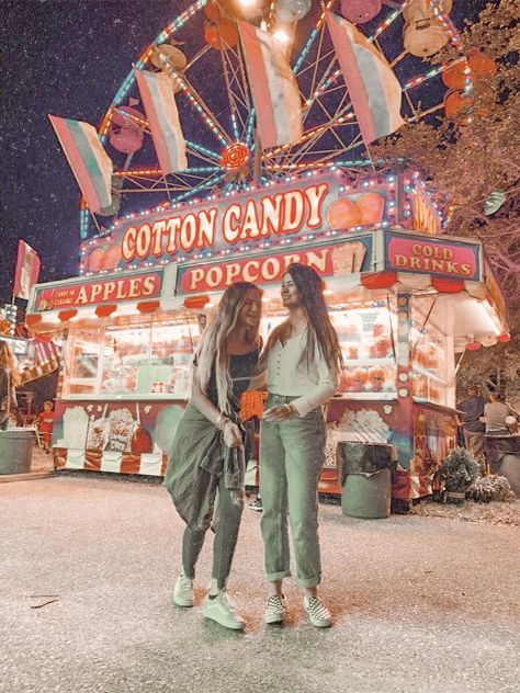 Shifting Hogwarts, Carnival Photo Shoots, Fair Pics, Fair Aesthetic, Fair Pictures, Shotting Photo, Best Friends Whenever, Parc D'attraction, Fun Fair