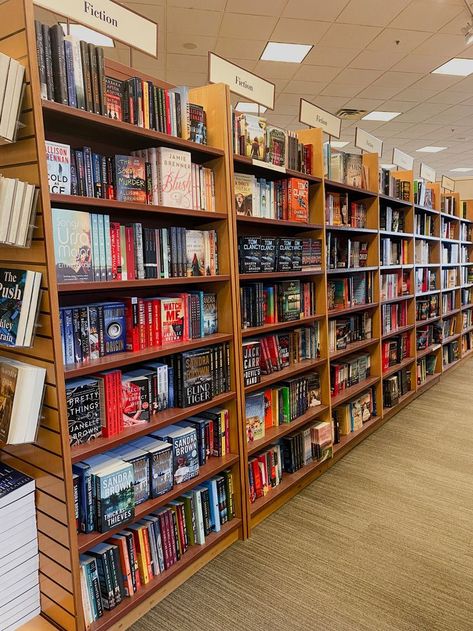 a book store aisle Cozy Book Aesthetic, Fresh Aesthetic, Reading Aesthetic, Tom Clancy, Book Store, The Library, Book Aesthetic, Bookstore, Vision Board