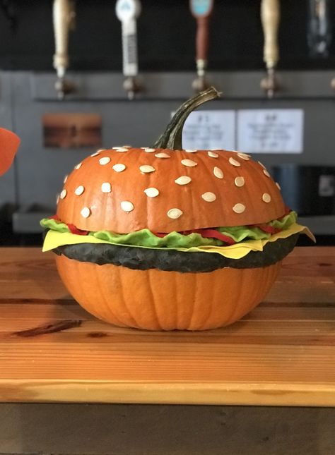 Hamburger Pumpkin Decorating, Pumpkin Hamburger, Hamburger Pumpkin, Funny Pumpkin Carvings, Pumpkin Decorating Diy, Hamburger Patty, Creative Pumpkin Painting, Creative Pumpkin Decorating, Pumpkin Carving Contest