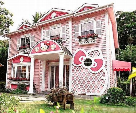 https://flic.kr/p/7aQEaY | Hello-Kitty-House-in-Shanghai | . Hello Kitty Toaster, Kitty House, Crazy Houses, Images Hello Kitty, Hello Kitty Merchandise, Hello Kitty House, Kitty Cafe, Hello Kitty Rooms, Cute Minecraft Houses