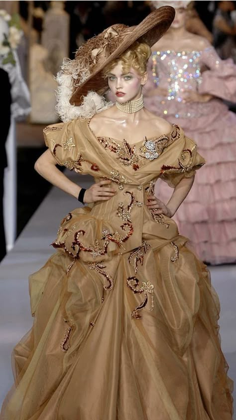 Christian Dior Fall 2007, Dior Fall 2007, Christian Dior Fashion Show, Dior Fashion Show, Christian Dior Fashion, Dior Fashion, 60th Anniversary, Trendy Hairstyles, Christian Dior