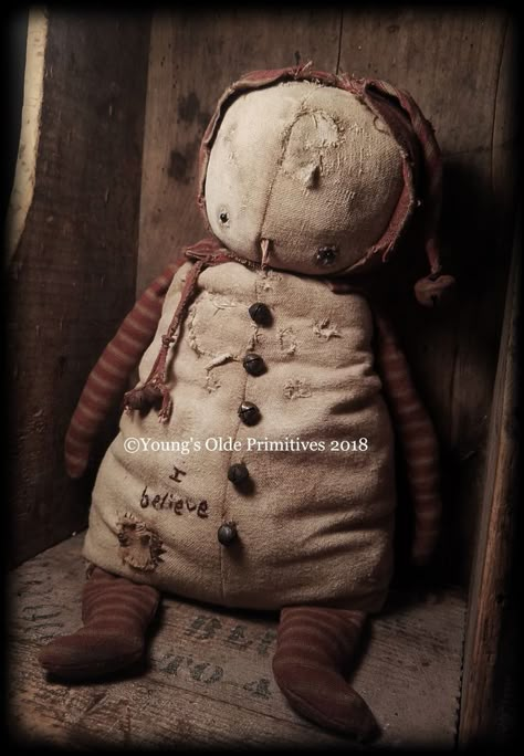 Diy Primitive Snowman, Primitive Snowman Doll, Primitive Stitchery Christmas, Primitive Snowmen Patterns, Homestead Christmas, Prim Snowman, Stuffed Snowman, Barn Christmas, Snowman Doll