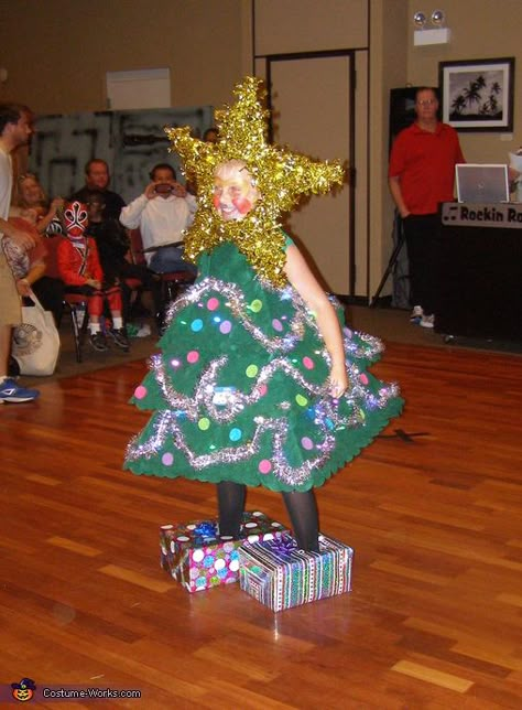 Christmas Tree Halloween Costume, Tree Halloween Costume, Christmas Tree Halloween, Christmas Costumes Diy, Funny Group Halloween Costumes, Star Mask, Christmas Costumes Women, Christmas Tree Costume, Tree Costume