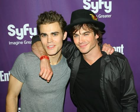 When They Gave Each Other This Awkward Side Hug Side Hug, Ian Somerhalder And Paul Wesley, Hug Pose, Ian And Paul, People Hugging, The Salvatore Brothers, Ian Joseph Somerhalder, Team Damon, Salvatore Brothers