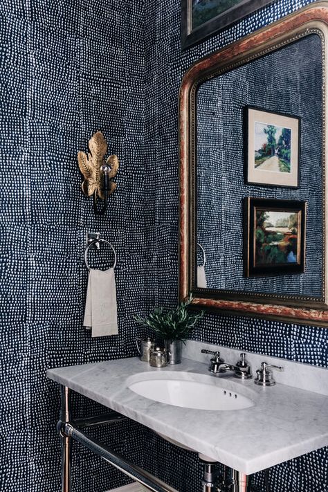 powder room design ideas Bathroom Wallpaper Vintage, Wallpaper Powder Room, Small Bathroom Wallpaper, Powder Room Wallpaper, South Carolina Homes, Southern Cottage, Powder Room Design, Hill Interiors, Bathroom Reno