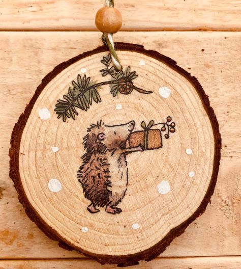 Woodland Animal Christmas, Animal Christmas Tree, Hanging Christmas Decorations, Woodland Ornaments, Tree Slice, Wood Slice Crafts, Animal Christmas, Wood Burning Crafts, Christmas Hanging Decorations