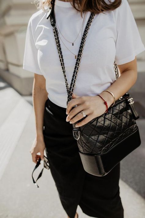 Hobo Bag Outfit, Chanel Gabrielle Bag, Chanel Gabrielle, Street Style Bags, Gabrielle Chanel, Mode Inspo, 가을 패션, To Shine, Chanel Handbags