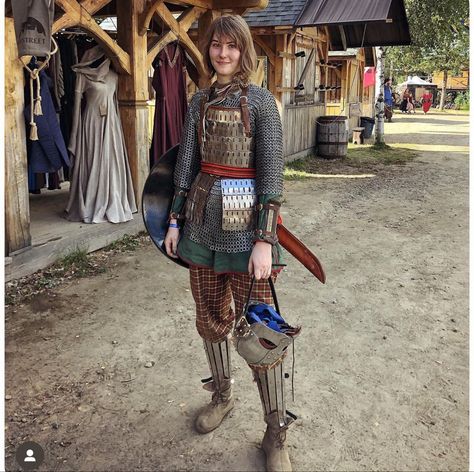 Viking People, Ren Faire Outfits, Historical Warriors, Goth Gf, Fair Outfits, Female Armor, Female Knight, Knight Armor, Medieval Armor