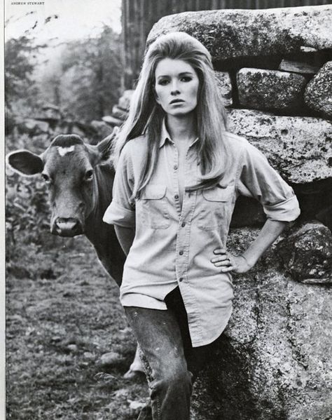 12 Mind-Blowingly Gorgeous Vintage Photos From Martha Stewart's Modeling Career Photo Star, A Cow, Modeling Career, White Photo, Famous Faces, Pics Art, Look At You, Martha Stewart, Look Cool