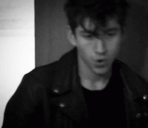 Alex Turner GIF - AlexTurner - Discover & Share GIFs Alex Arctic Monkeys, Timmy Turner, The Last Shadow Puppets, Last Shadow, Monkey 3, Artic Monkeys, Shadow Puppets, Alex Turner, Fan Fiction