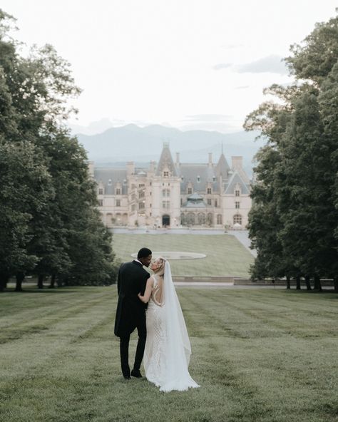 Biltmore Estate Wedding, Classic Romantic Wedding, Biltmore Wedding, Romantic Wedding Receptions, Chic Vintage Brides, Romantic Wedding Cake, Biltmore Estate, North Carolina Wedding, Mansion Wedding