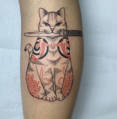 Uncover the meanings behind cat tattoos across cultures and beliefs. Learn about fascinating symbolism as well as the best ideas for inspiration. Chinese Cat Tattoo, Japanese Cat Tattoo, Chinese Cat, Tattoo Japan, Luna Tattoo, Mario Tattoo, Blade Tattoo, Japanese Animals, Cat Tattoos