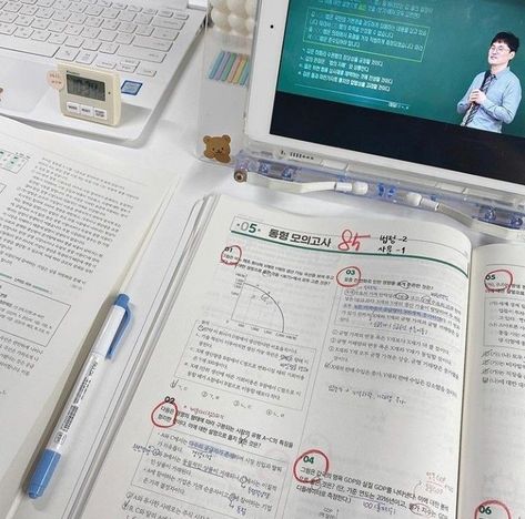 Korean Study Aesthetic, Korean Notes, Korean Study, Aesthetic Ipad, Study Mode, Happy Birthday Best Friend Quotes, Study Korean, Study Stationery, School Organization Notes