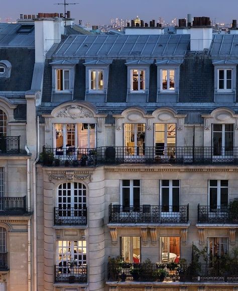 Money Wall Art, Paris Loft, Paris Rooftops, Night In Paris, French Apartment, Parisian Life, French Architecture, Paris Pictures, Casa Exterior