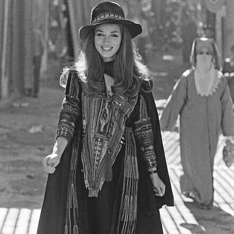 Talitha Getty Talitha Getty Style, Hippie Icons, Talitha Getty, Iconic Posters, Moroccan Inspiration, Boho Chique, Fashion Diary, Bohemian Chic Fashion, Boho Girl