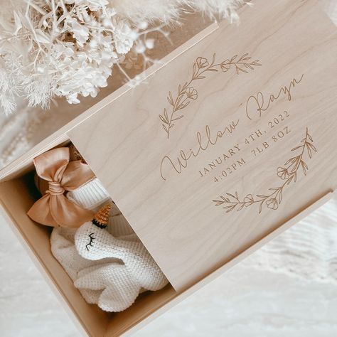 Blossom and Pear en Instagram: “The sweetest place to keep your little loves most treasured pieces ❤️ Choose from one of our unique designs, lovingly etched with their…” Baby Keepsake Box Ideas, Custom Baby Gift, Baby Registry Items, Memories Box, Baby Keepsake Box, Baby Mom, Custom Baby Gifts, Birth Details, Birth Stats