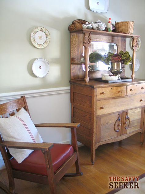 Antique Oak Sideboard, Antique Sideboard Buffet, Oak Hardwood Floors, Primitive Dining Rooms, Antique Oak Furniture, Refinish Furniture, Sideboard Decor, Antique Buffet, Dining Room Hutch