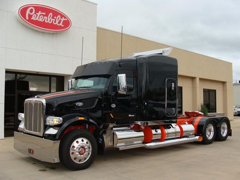 New Peterbilt sleeper! Beautiful! Custom Big Rigs, Peterbilt 379, Alfa Romeo Cars, Built Truck, Kenworth Trucks, Foose, Peterbilt Trucks, Diesel Cars, Bmw Series