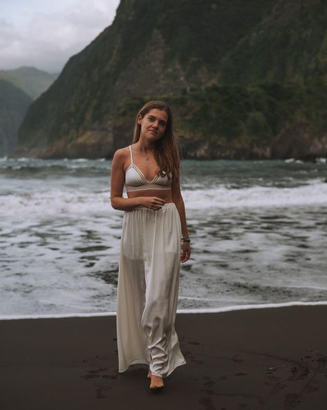 Madeira Outfit Ideas, Azores Outfits, Madeira Outfit, Ig Pictures, Island Outfit, Travel Girl, Pictures Ideas, Dream Board, Work Outfits