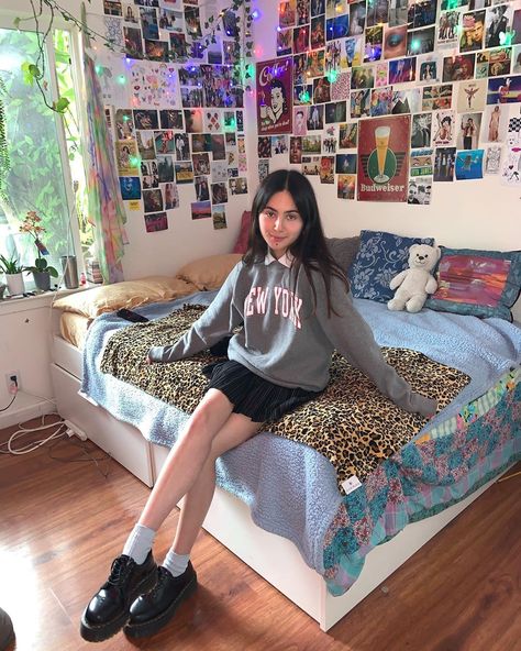 natessa fratantaro on Instagram: “my room never looks this nice” Indie Rooms, Skater Outfits, Peplum Tops, Grunge Room, Indie Room, Room Goals, Cute Room Ideas, Aesthetic Rooms, Room Stuff