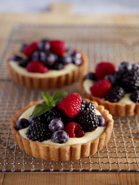 Food Filipino, Plating Food, Presentation Food, Kue Macaroon, Tart Crust, Almond Fruit, Brazilian Recipes, Almond Tart, Fruit Tart Recipe