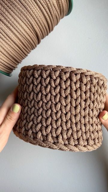 Crochet | Macrame | DIY on Instagram: "How to crochet a basket with macrame cord? 😊🧶 It is easy and fast! #moderncrochet #crochet #moderncrafts #crafts #crochetaddict #crochetbasket #macramecord #diycrochet #diymacramecord" Crochet Cord Basket, Crochet Basket With Macrame Cord, Crochet With Macrame Cord, Crochet Rope Basket, Crochet A Basket, Crochet Jute Basket, Succulent Kitchen, Crochet Bowls, Basket Bathroom Storage