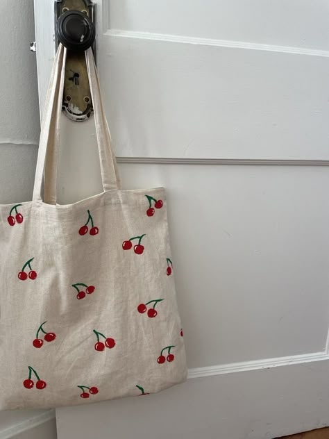 Ideias para ecobags  ￼ ￼ ￼ ￼ ￼ ￼ ￼ ￼ ￼ ￼ ￼ ￼ ￼ ￼ Tote Bag Painting Ideas, Bag Painting Ideas, Tod Bag, Tote Bag Painting, Decorated Tote Bags, Handpainted Tote, Diy Tote Bag Design, Painted Tote Bag, Handpainted Tote Bags