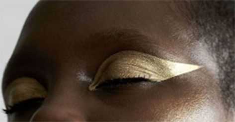 Winged Eye Shadow, Winged Eye, Gold Wing, Dramatic Eyes, Gold Makeup, Winged Liner, Makeup Forever, Holiday Looks, Smokey Eye