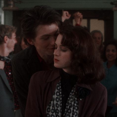 Jd Veronica, Slater Aesthetic, Christian Slater Heathers, Young Christian Slater, Heathers Wallpaper, Jd Heathers, Jd And Veronica, Heathers Movie, Veronica Sawyer