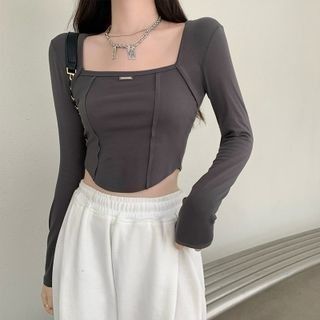 Long Crop Tops Outfits, Aesthetic Outfits Crop Tops, Cute Non Crop Top Outfits, Crop Top Square Neck, Croptop Longsleeves Outfit Ideas, Square Tops Outfit, Black Long Sleeve Aesthetic, White Long Sleeve Crop Top Outfits, Long Sleeve Crop Top Outfits With Jeans