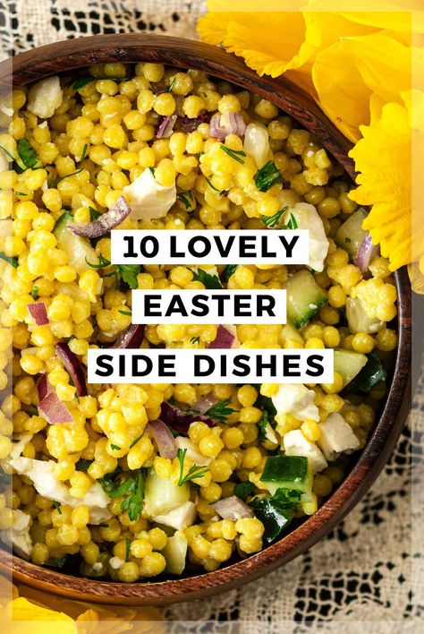 These 10 Easter side dishes are perfect for a light dinner with lots of Spring color! You'll find plenty of seasonal vegetables, delicate flavors and delicious ideas to impress your family and complete your lovely Easter menu. Easter Turkey Dinner Sides, Easter Turkey Dinner, Side Dishes For Easter, Easter Side Dishes Vegetables, Easter Dinner Side Dishes, Cheesy Potato Side Dishes, Easter Vegetables, Easter Dinner Sides, Spring Vegetables Recipes