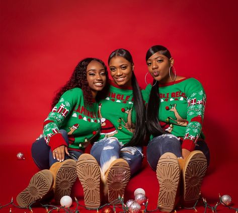 cute photoshoot 📸😝~ Follow @goddesspins😻 for more Best Friend Christmas Photoshoot Black, Black Best Friend Photoshoot, Cute Photoshoot, Christmas Pictures Outfits, 16th Birthday Outfit, Christmas Family Photoshoot, Bestie Outfits, Squad Outfits, Friendship Photoshoot