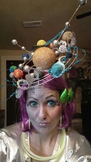 Out Of Space Costumes, Head Dress Ideas, Space Fancy Dress, Solar System Hat, Solar System Costume, Solar System Dress, Space Accessories, Space Costume, Creepy Clown Makeup