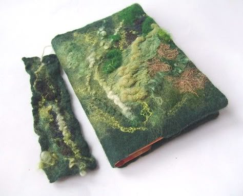 Journal Notebook Cover, Fabric Book Covers, Book Notebook, Book Cover Diy, Needle Felting Diy, Wet Felting Projects, Felt Books, Felt Cover, Felt Book